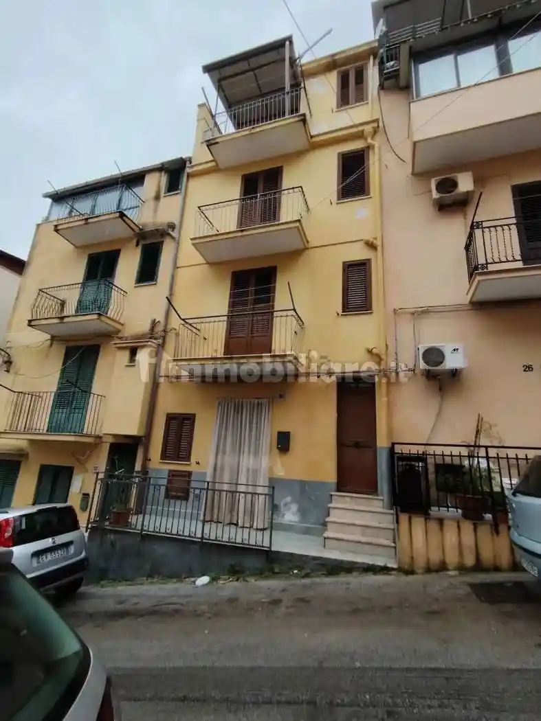 Palazzo - Edificio in vendita a Montelepre