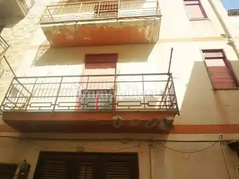 Palazzo - Edificio in vendita a Montelepre