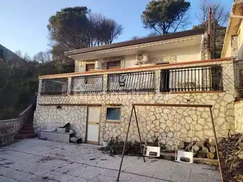 Villa in vendita a Montelepre