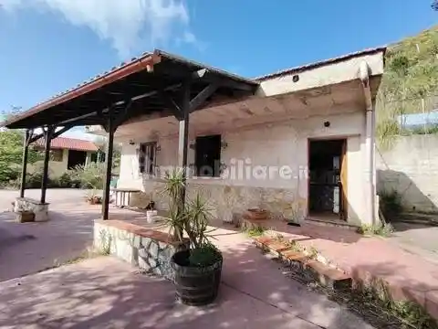 Villa in vendita a Montelepre