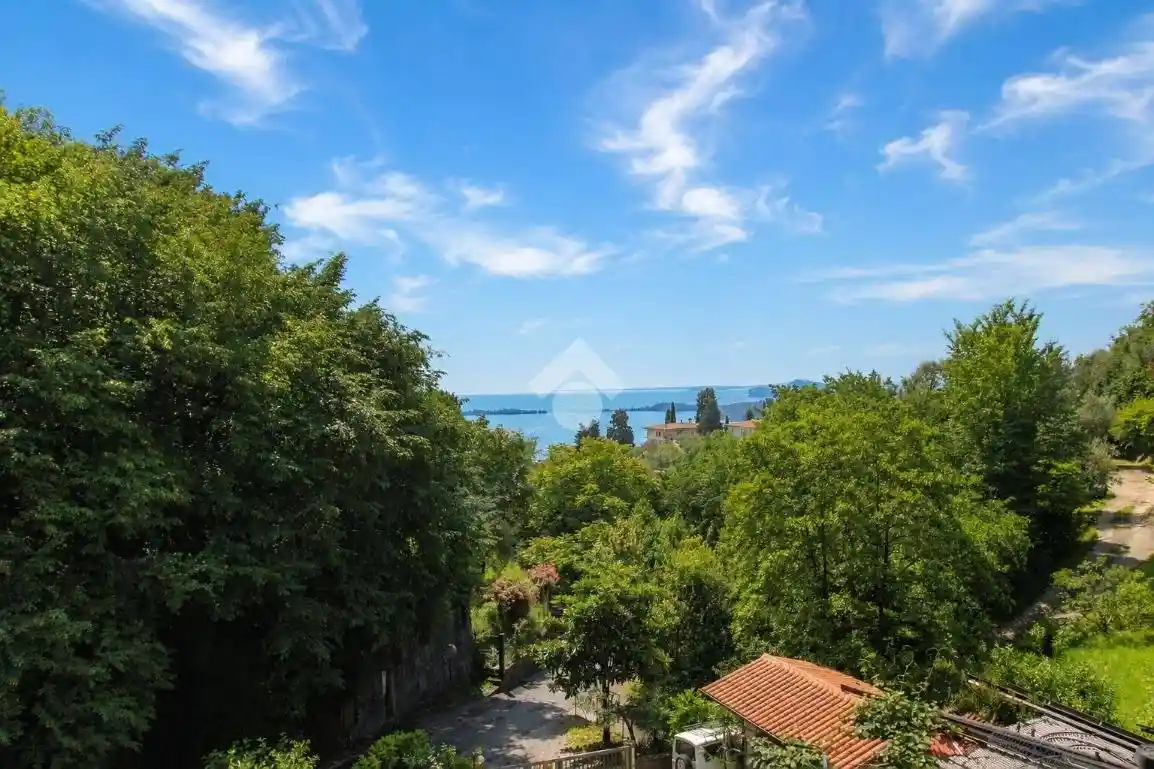 Appartamento in vendita a Gardone Riviera