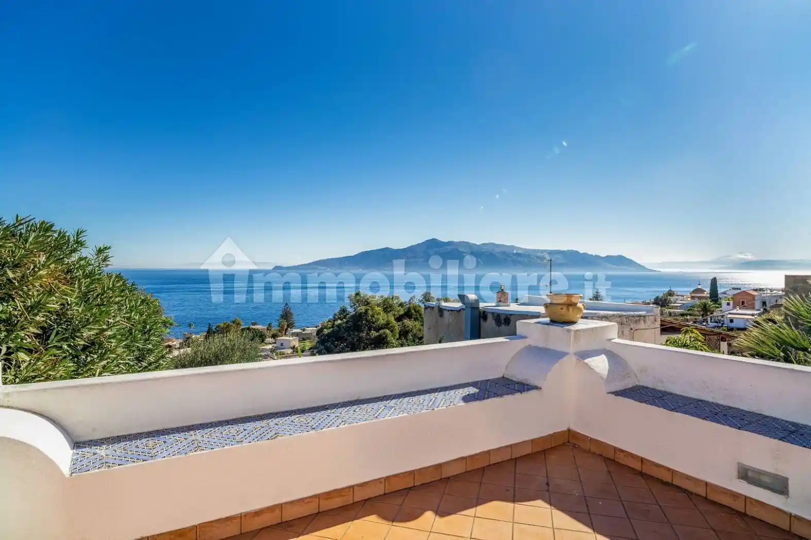 Villa in vendita a Santa Marina Salina