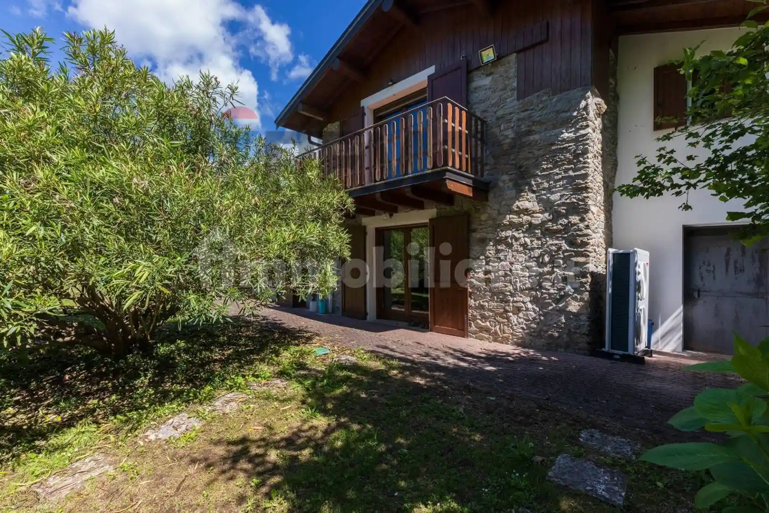 Villa in vendita a Montegrino Valtravaglia