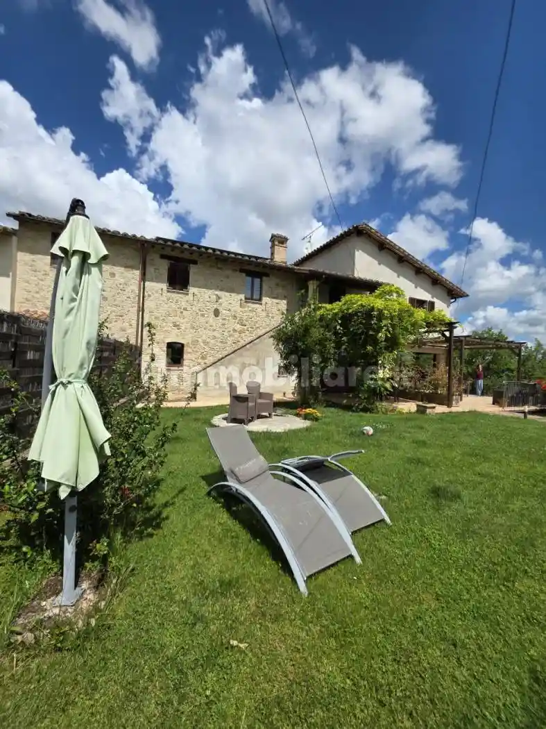 Rustico - Casale in vendita a Perugia