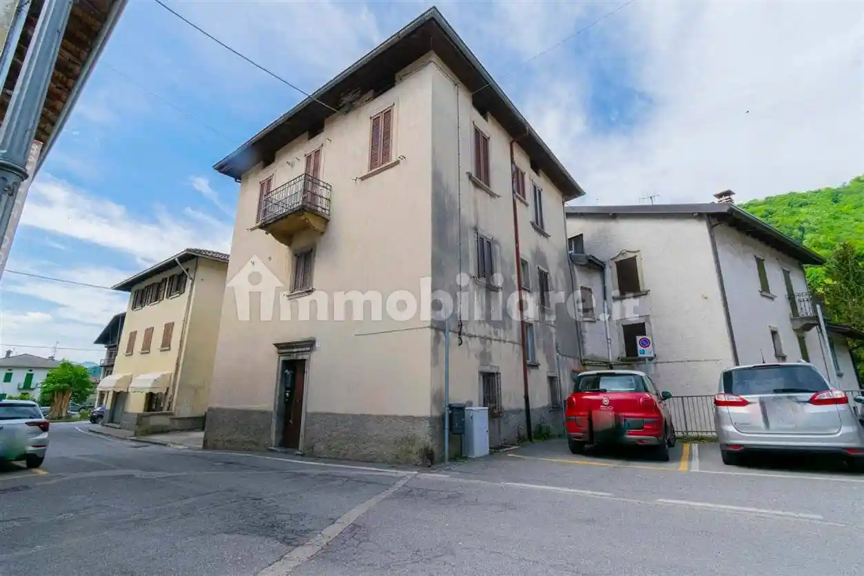 Casa indipendente in vendita a Serina