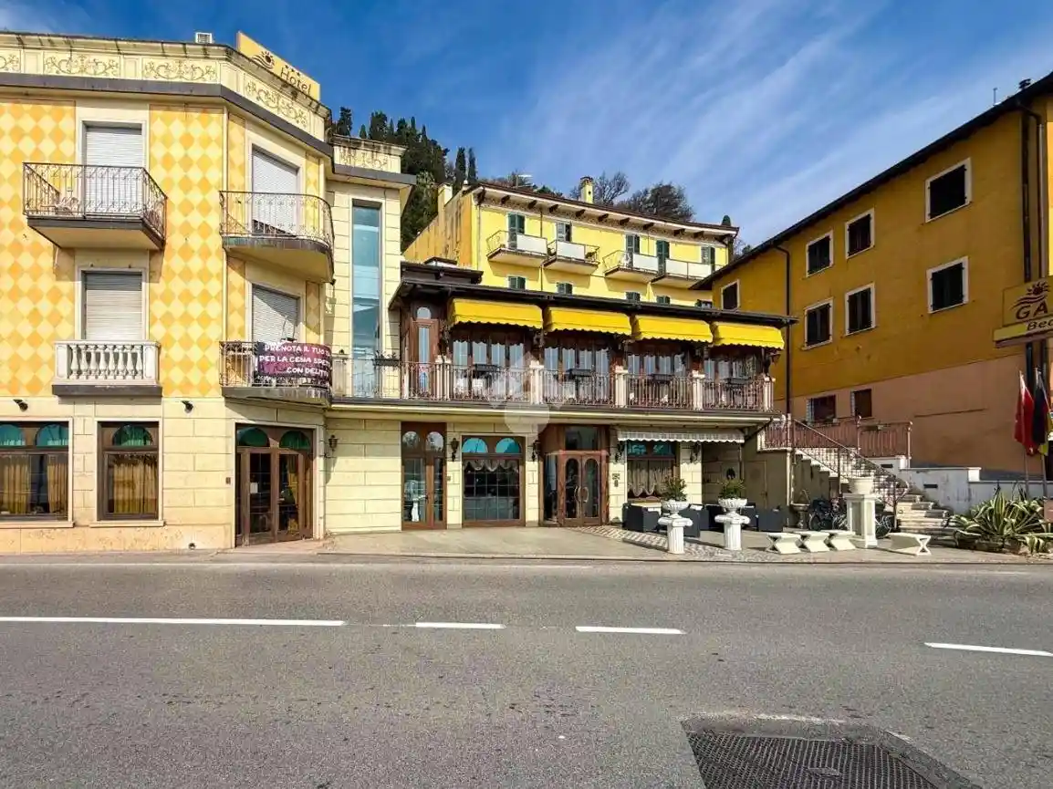 Palazzo - Edificio in vendita a Toscolano-Maderno