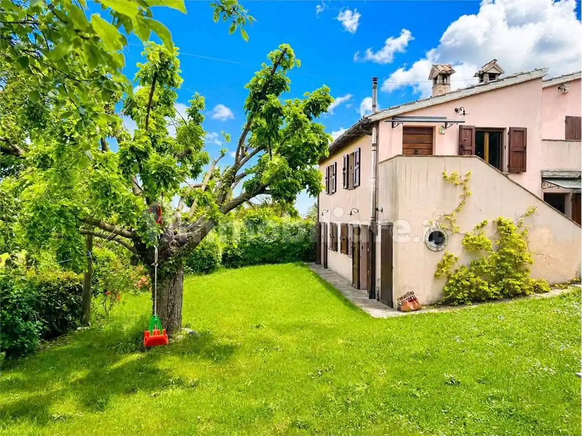 Rustico - Casale in vendita a Urbino
