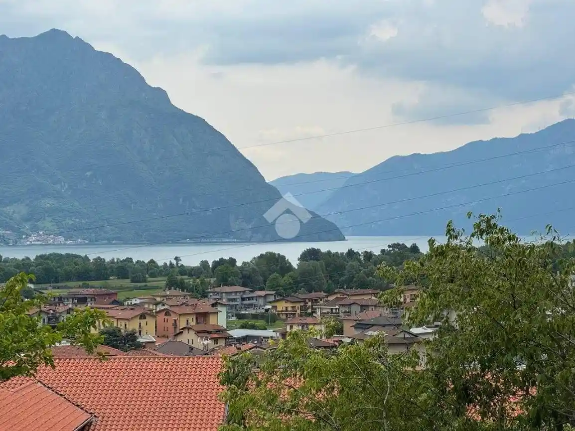 Appartamento in vendita a Costa Volpino