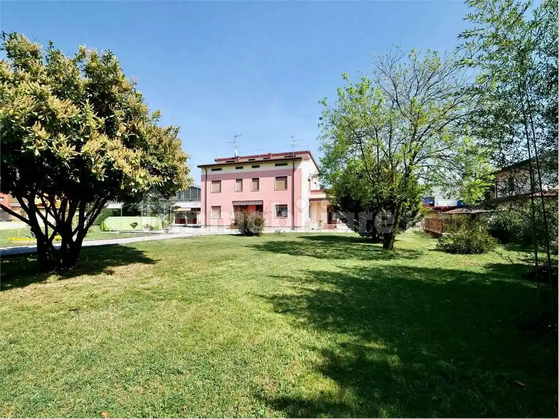 Villa in vendita a Boltiere