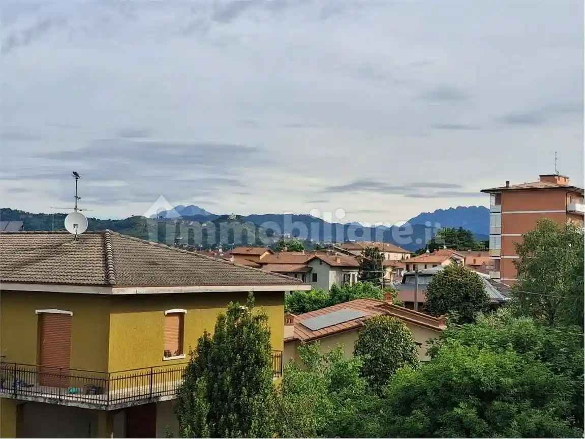 Appartamento in vendita a Lomagna