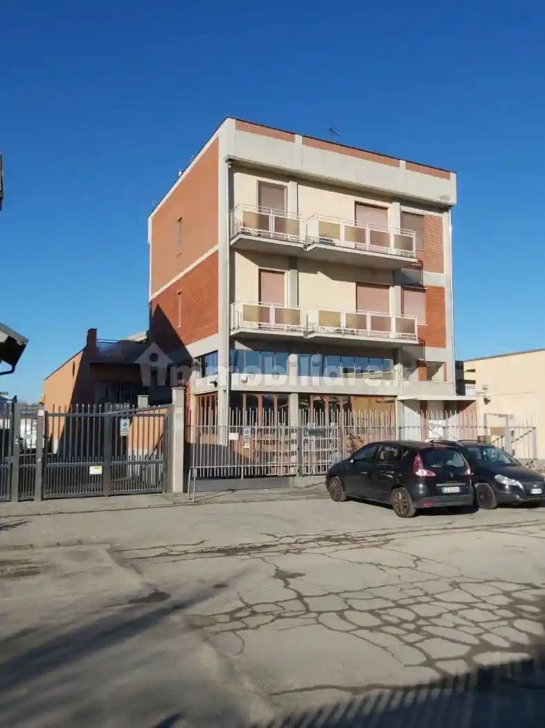 Palazzo - Edificio in vendita a Corsico
