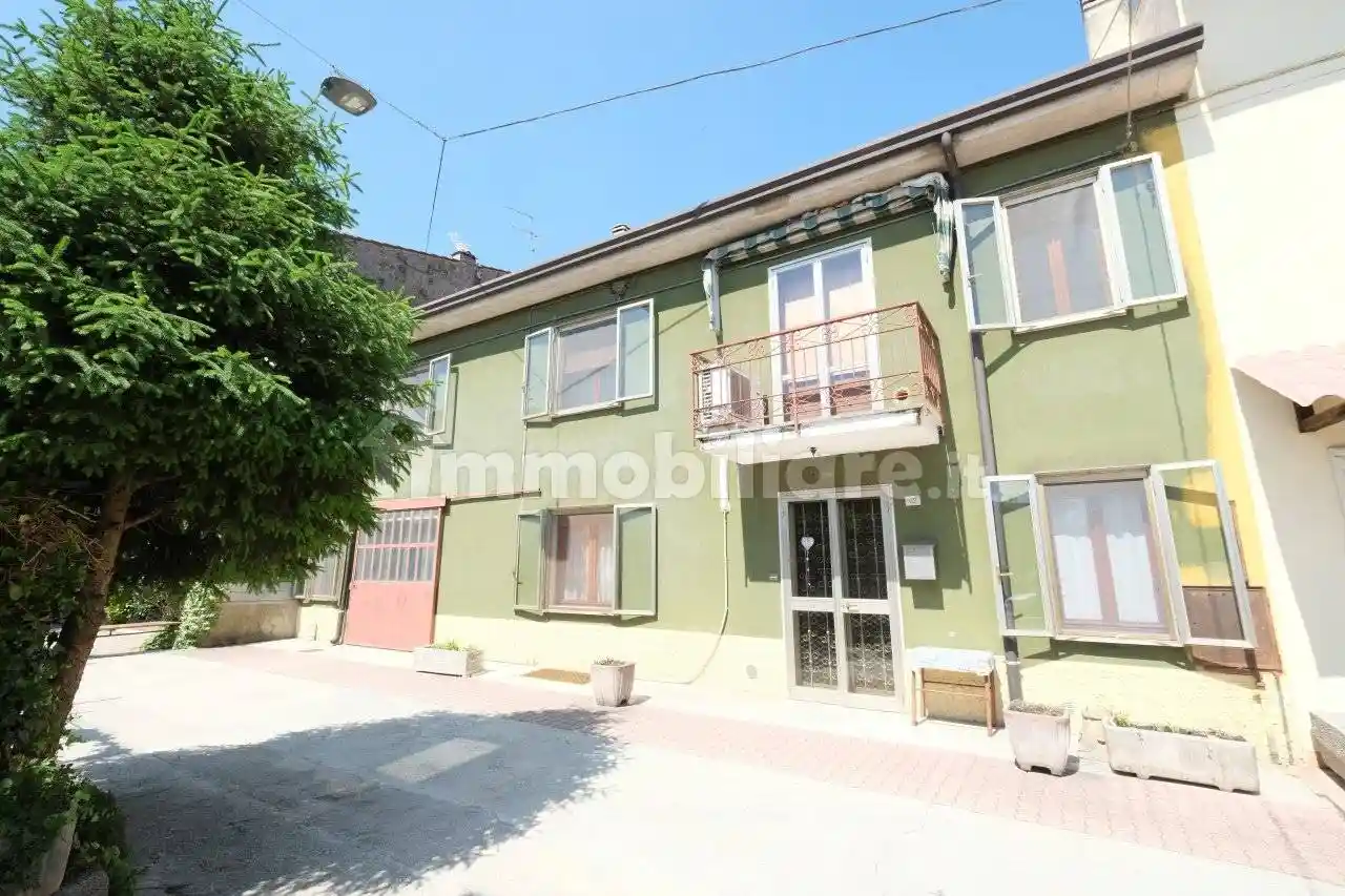 Casa indipendente in vendita a Villafranca di Verona
