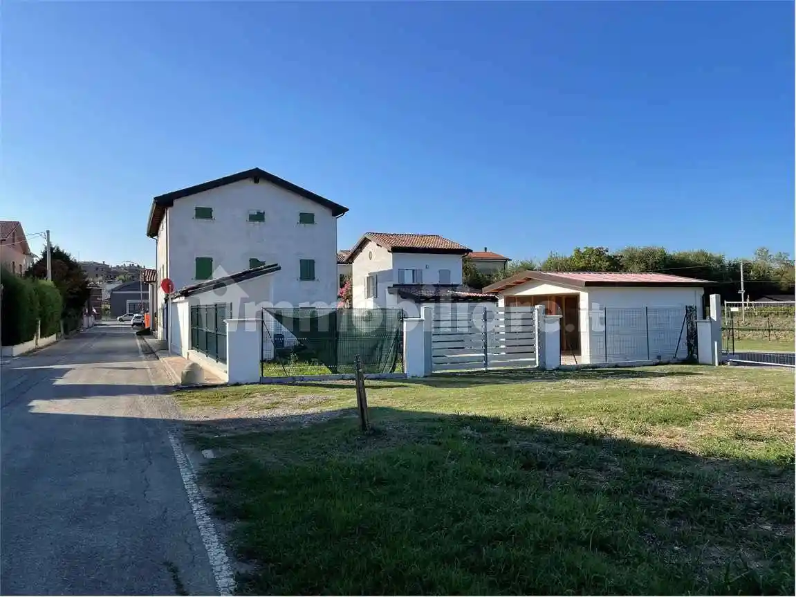 Villa in vendita a Modena