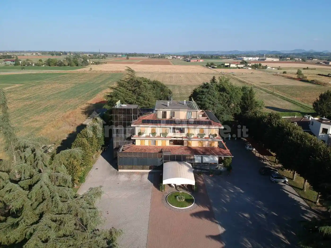 Palazzo - Edificio in vendita a Langhirano