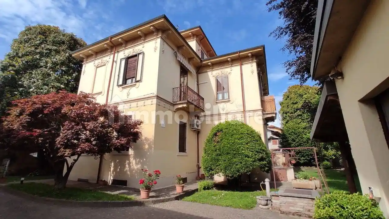 Villa in vendita a Galliate