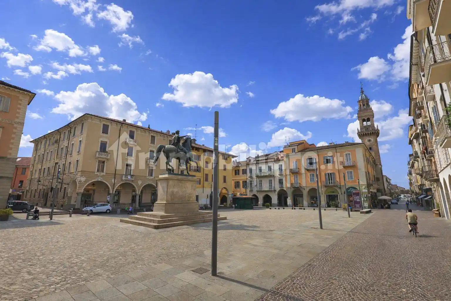 Palazzo - Edificio in vendita a Casale Monferrato