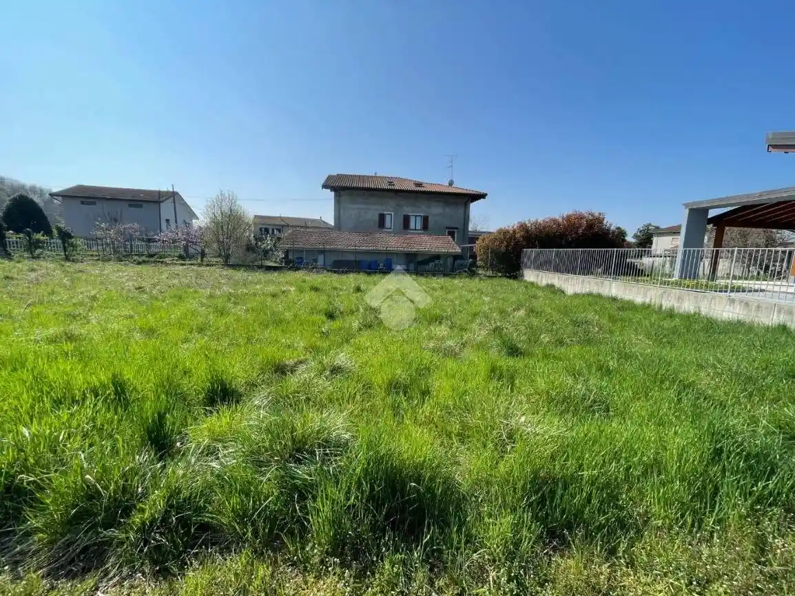 Villa in vendita a Borgomanero