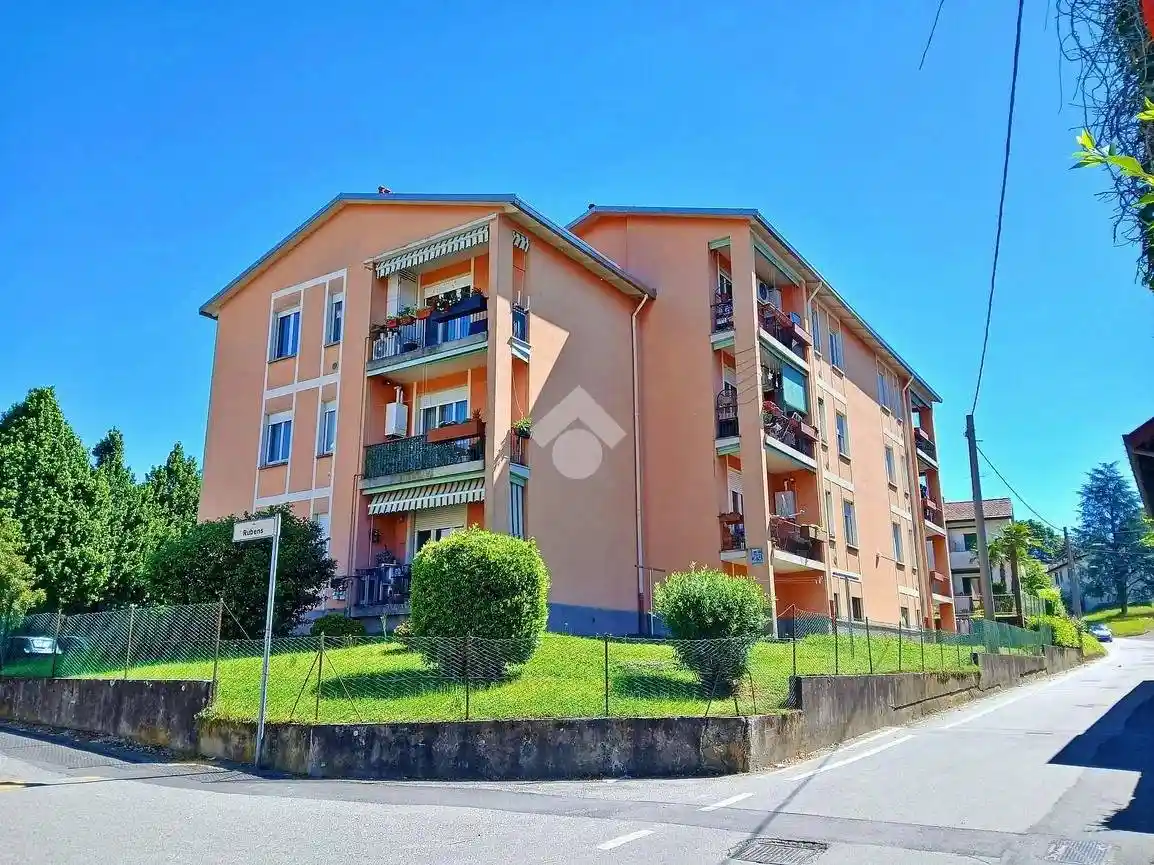 Appartamento in vendita a Sesto Calende