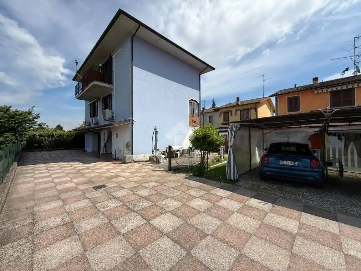 Villa in vendita a Dovera