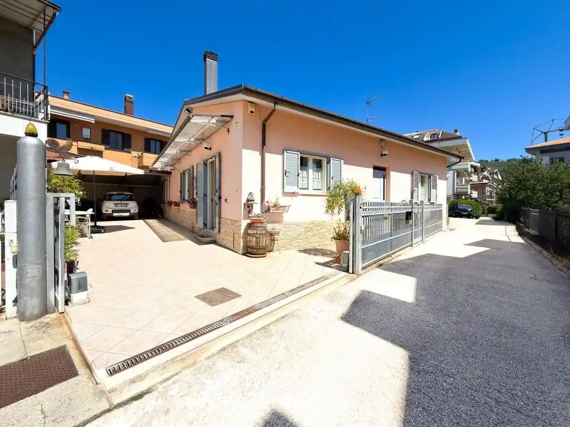 Villa in vendita a Teramo