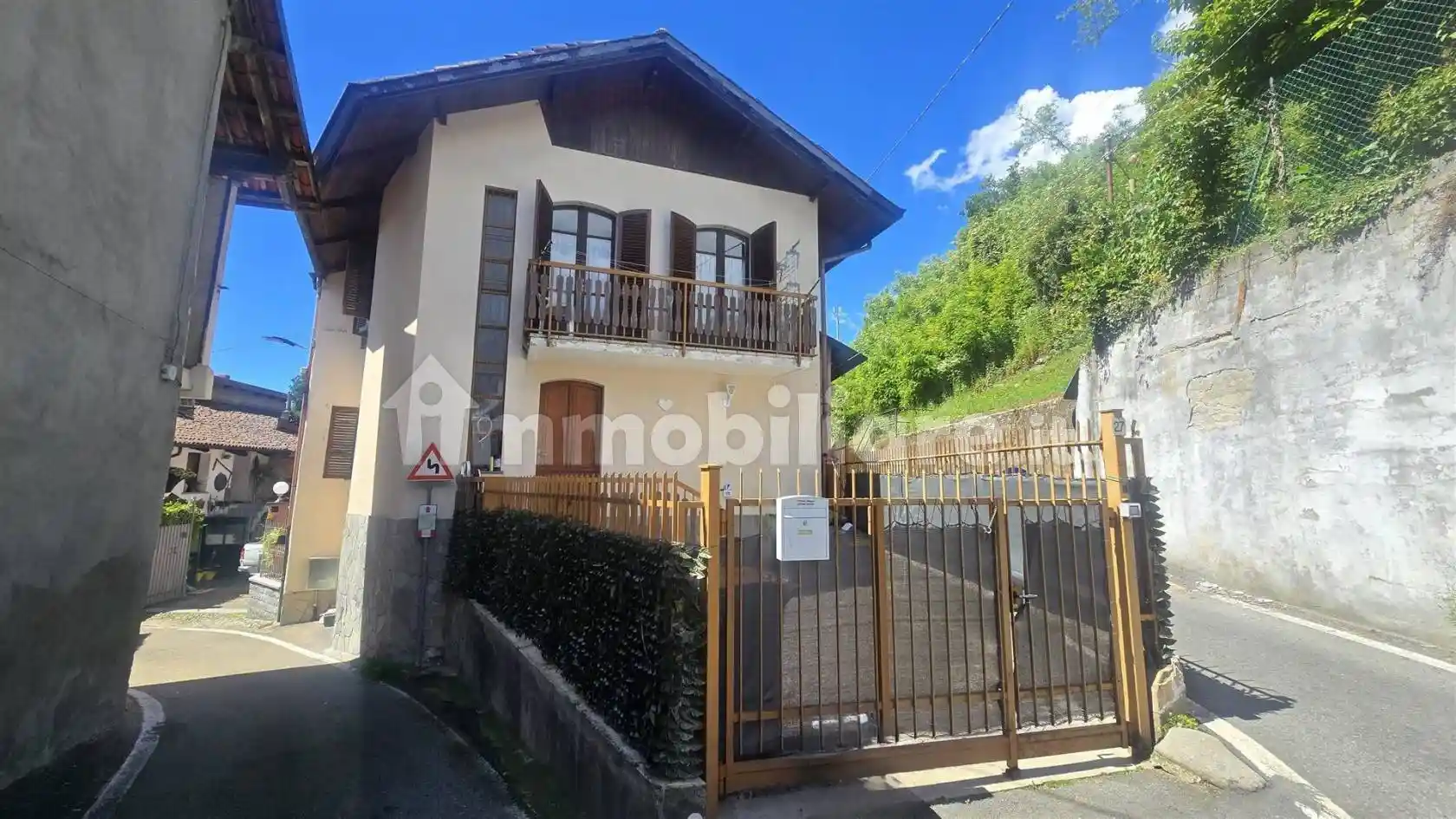 Casa indipendente in vendita a Camburzano
