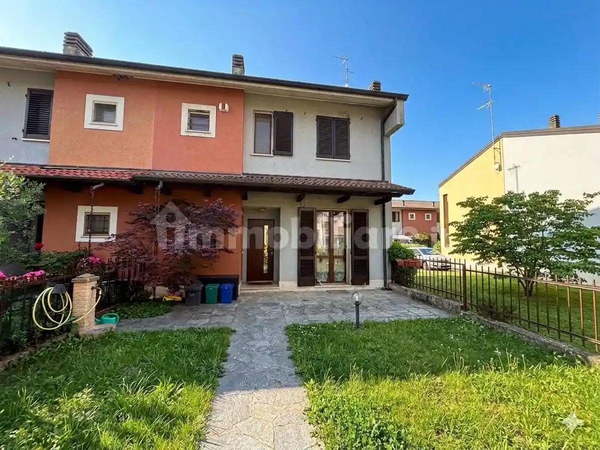 Villetta a schiera in vendita a Inveruno
