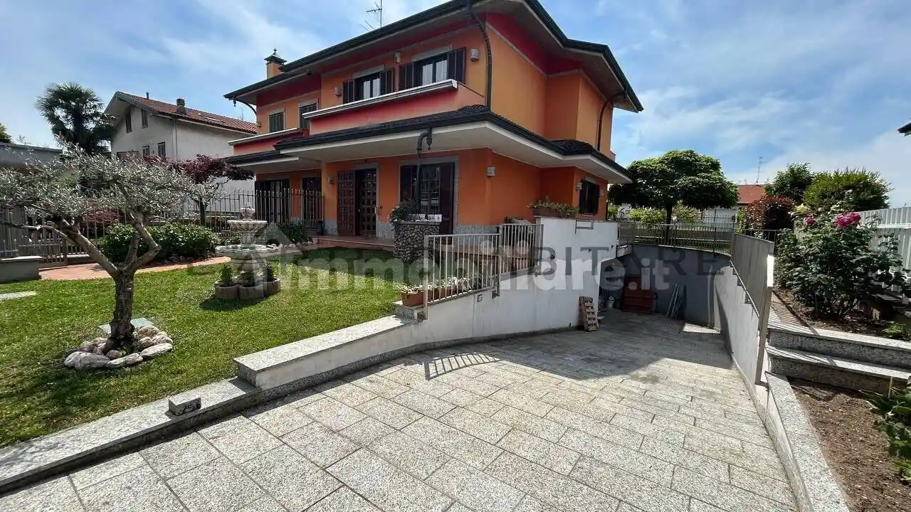 Villa in vendita a Lainate