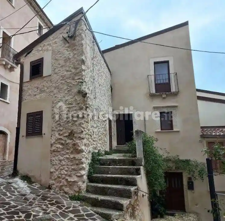 Casa indipendente in vendita a Villa Santa Lucia degli Abruzzi