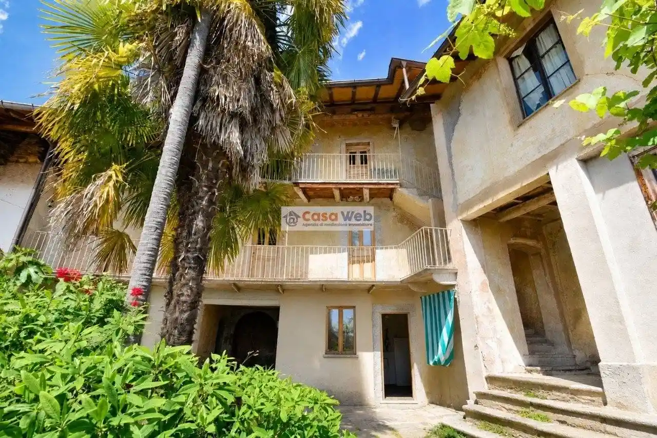 Villa in vendita a Montegrino Valtravaglia