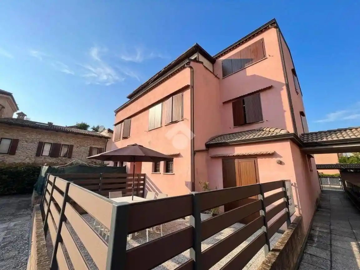 Appartamento in vendita a Montechiarugolo