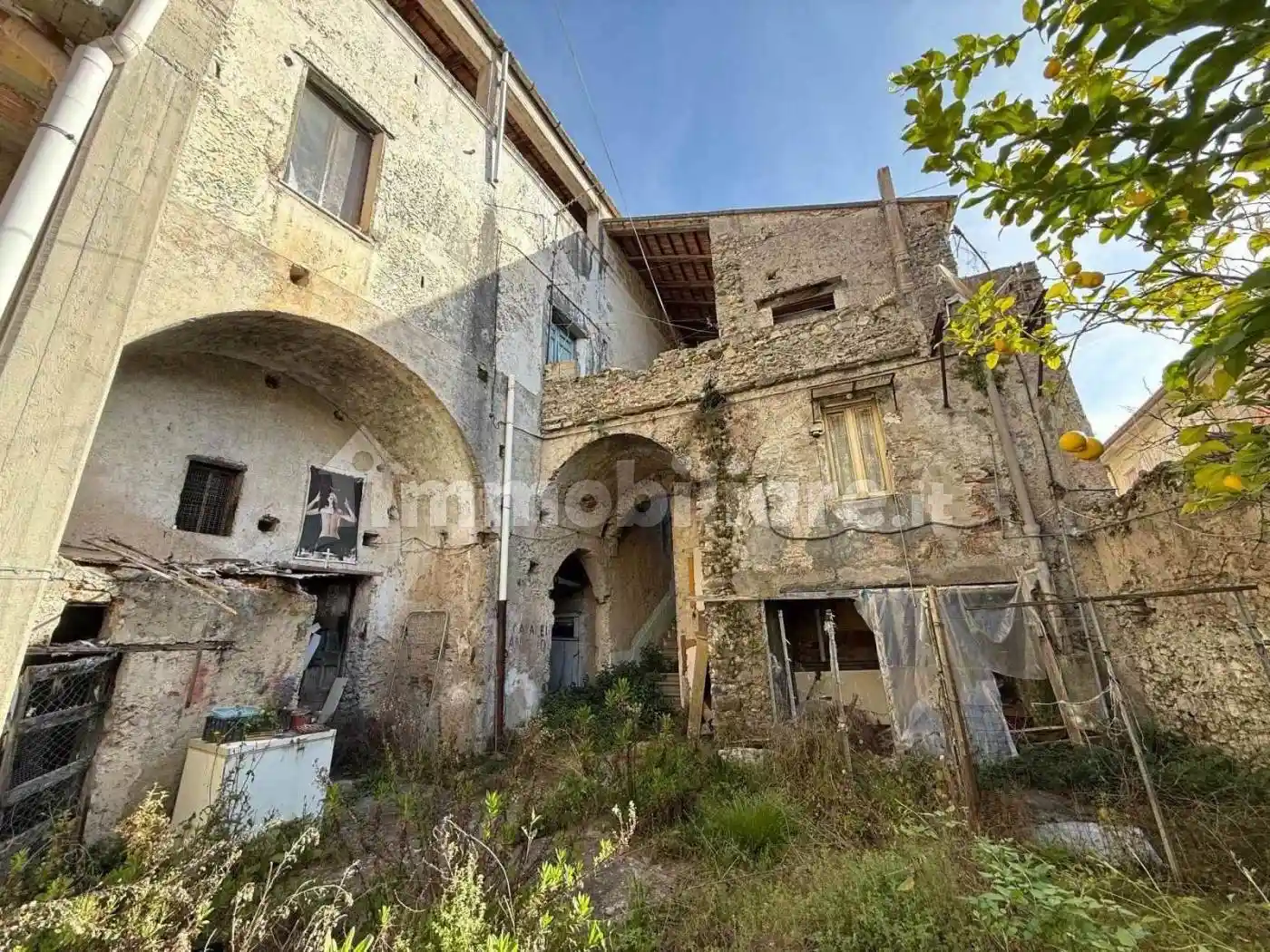 Palazzo - Edificio in vendita a Montecorvino Rovella