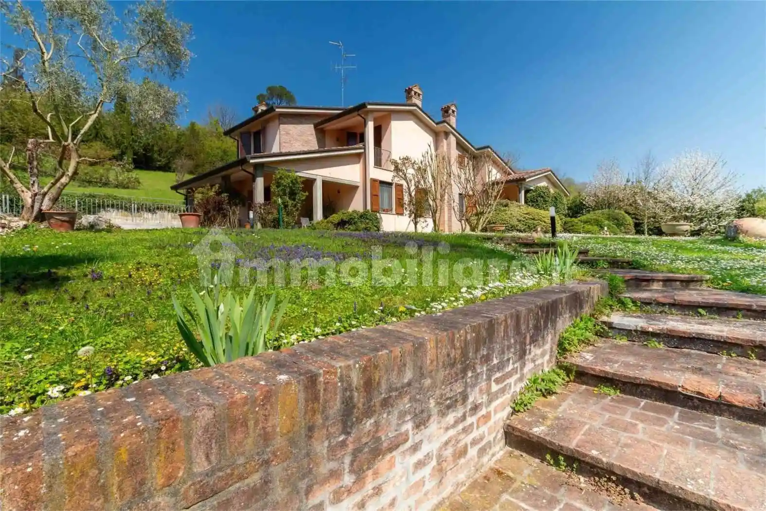 Villa in vendita a Imola