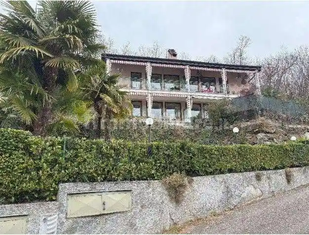Appartamento in vendita a Porto Valtravaglia