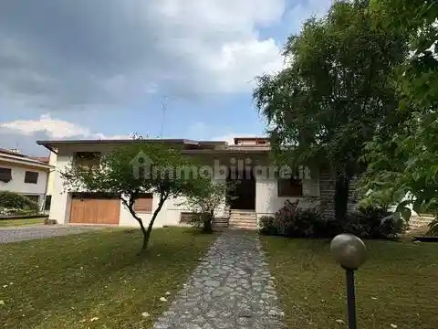 Villa in vendita a Maniago