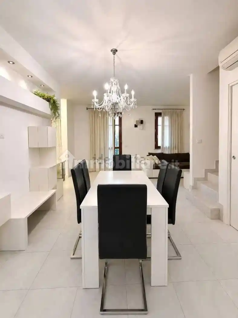 Villa in vendita a Russi