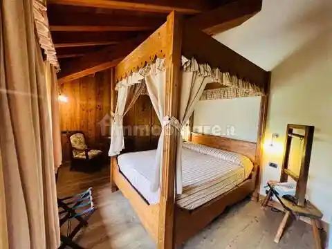 Palazzo - Edificio in vendita a Gressoney-Saint-Jean