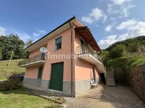 Villa in vendita a Varese Ligure
