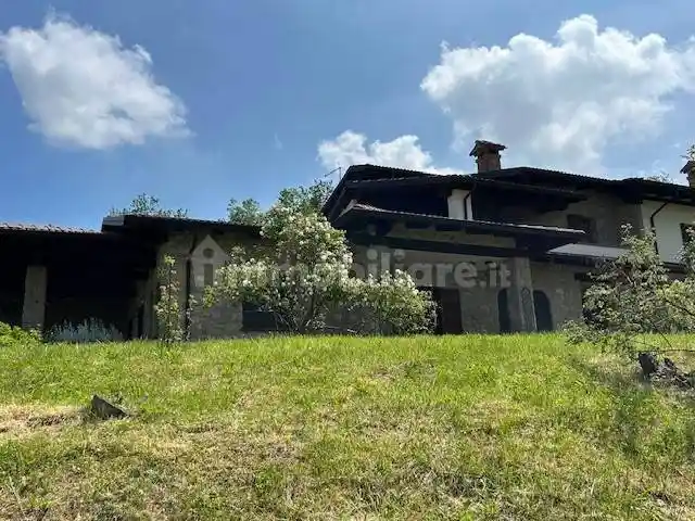 Villa in vendita a Gazzola