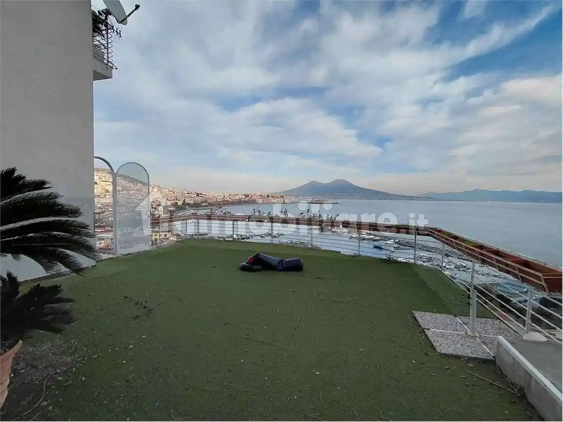Appartamento in vendita a Napoli