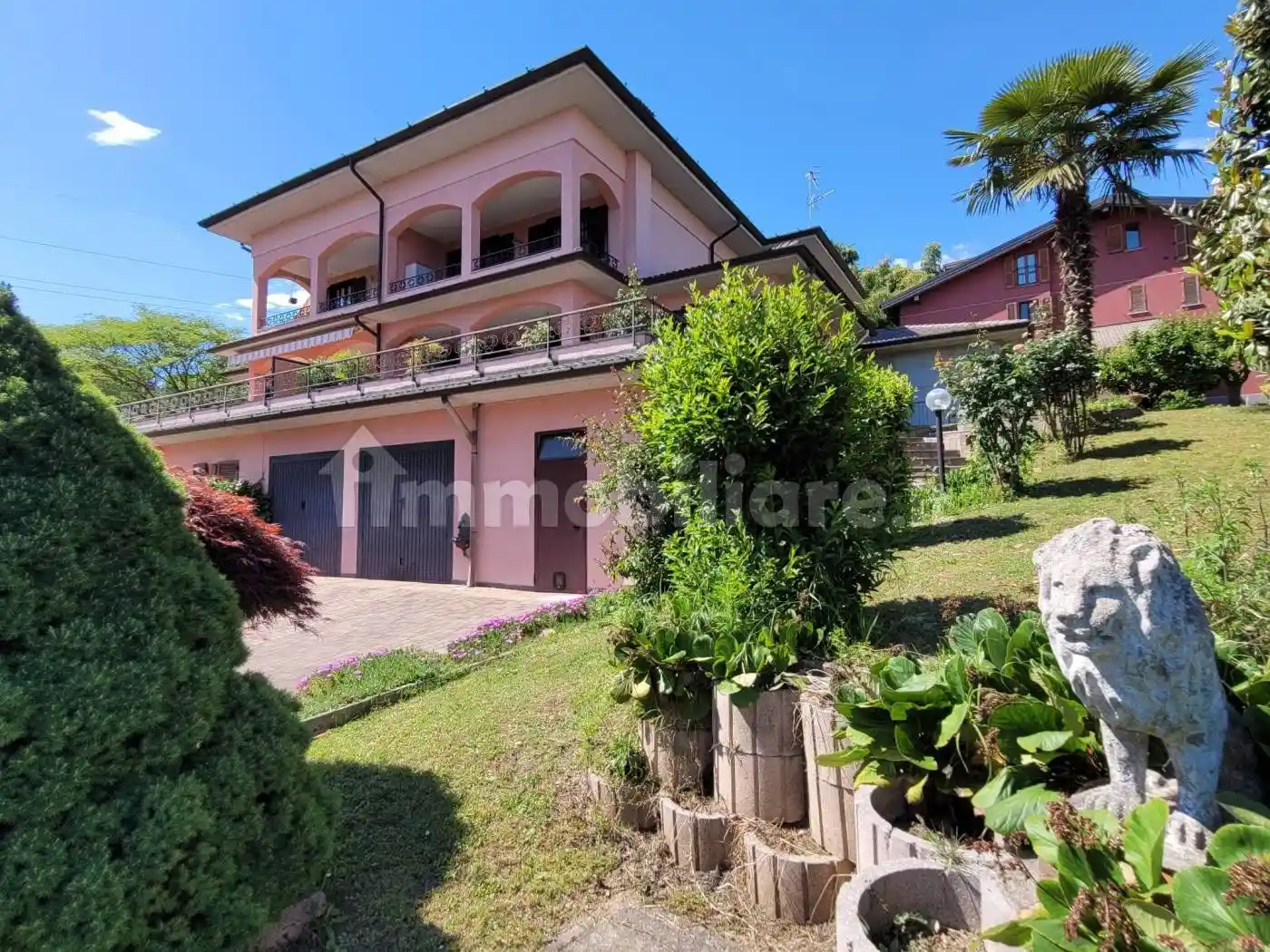 Villa in vendita a Montano Lucino