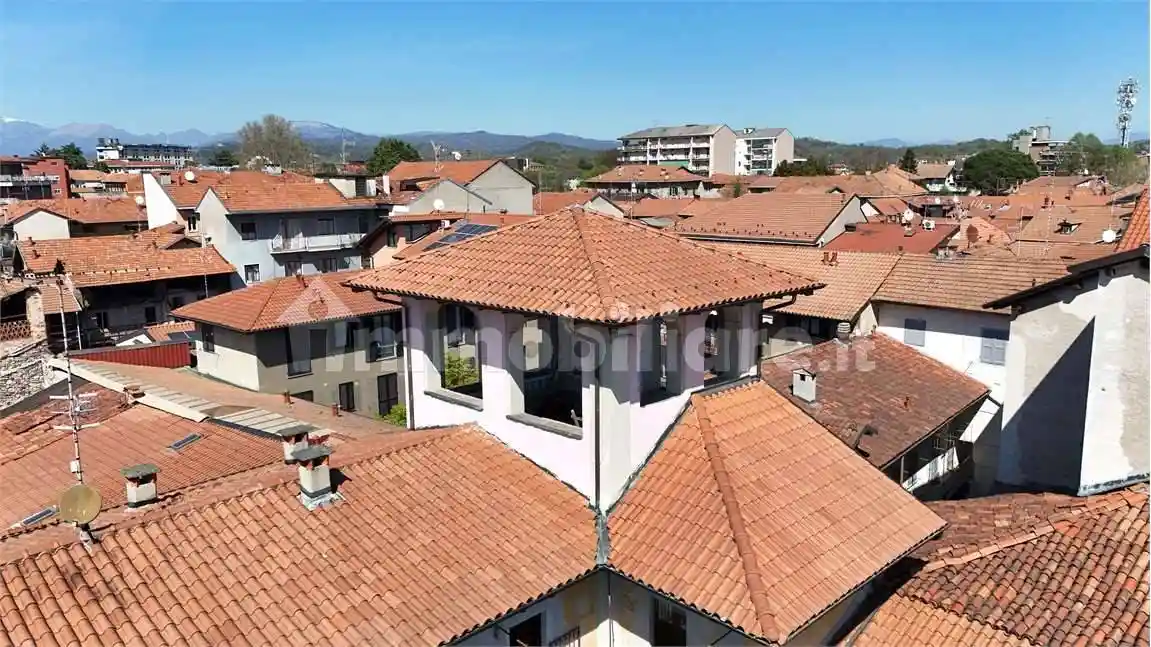 Palazzo - Edificio in vendita a Borgomanero