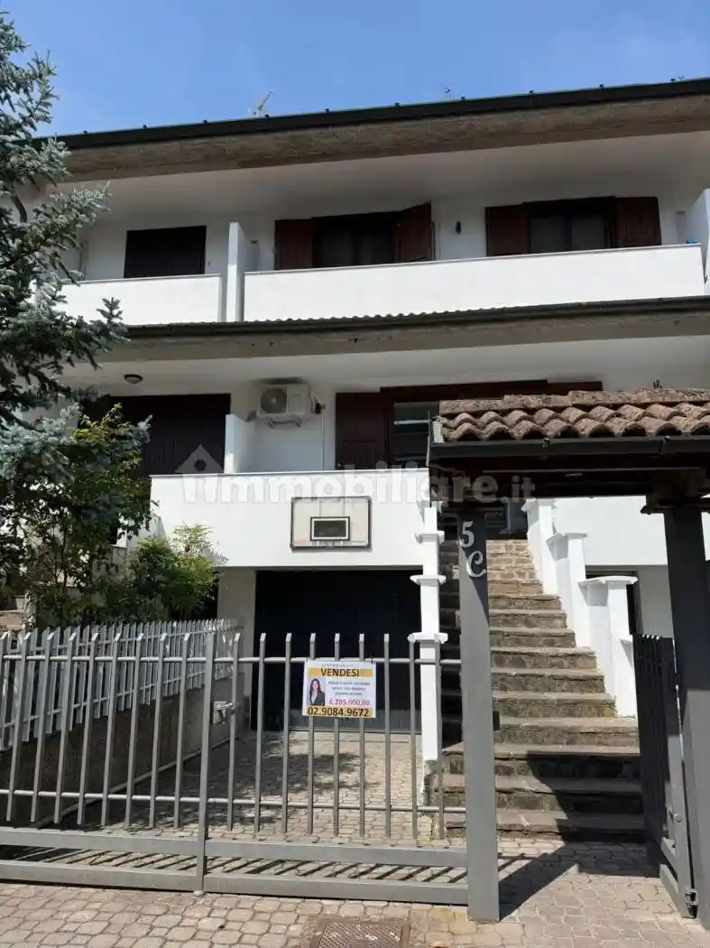 Villa in vendita a Rosate
