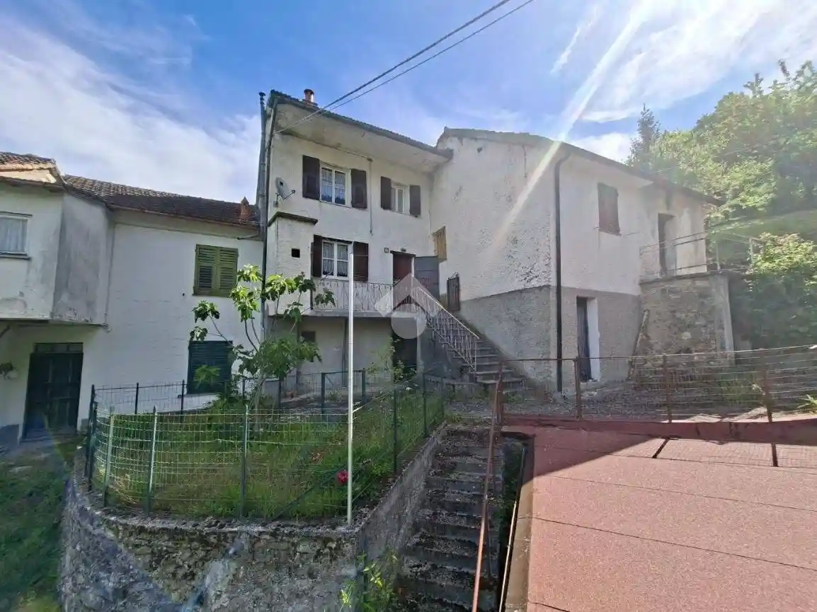 Casa indipendente in vendita a Vobbia