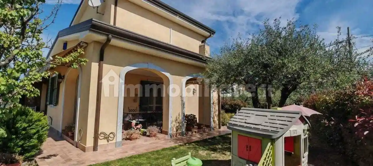 Casa indipendente in vendita a Castelnuovo Magra
