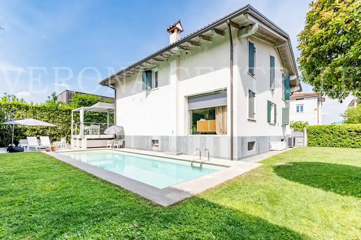 Villa in vendita a Verona