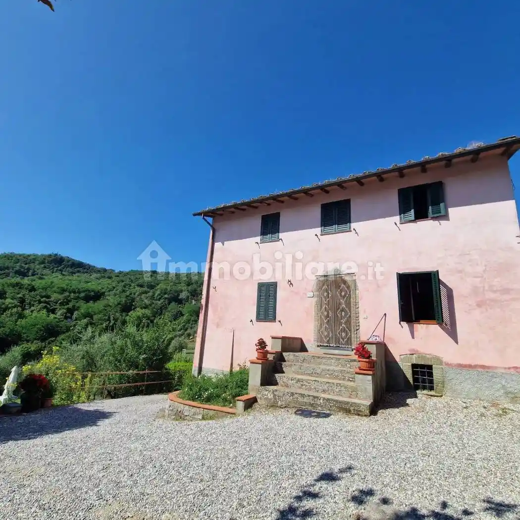 Rustico - Casale in vendita a Lucca