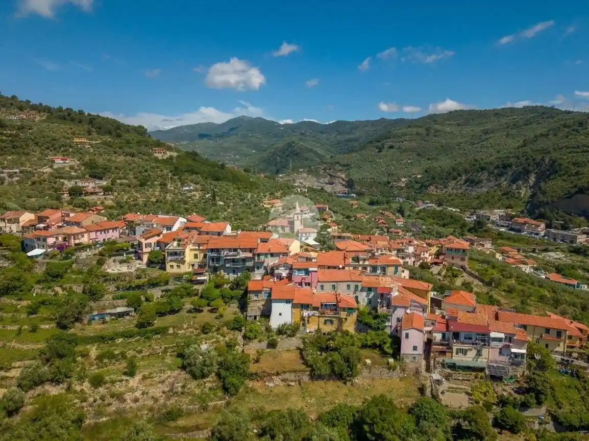 Casa indipendente in vendita a Imperia