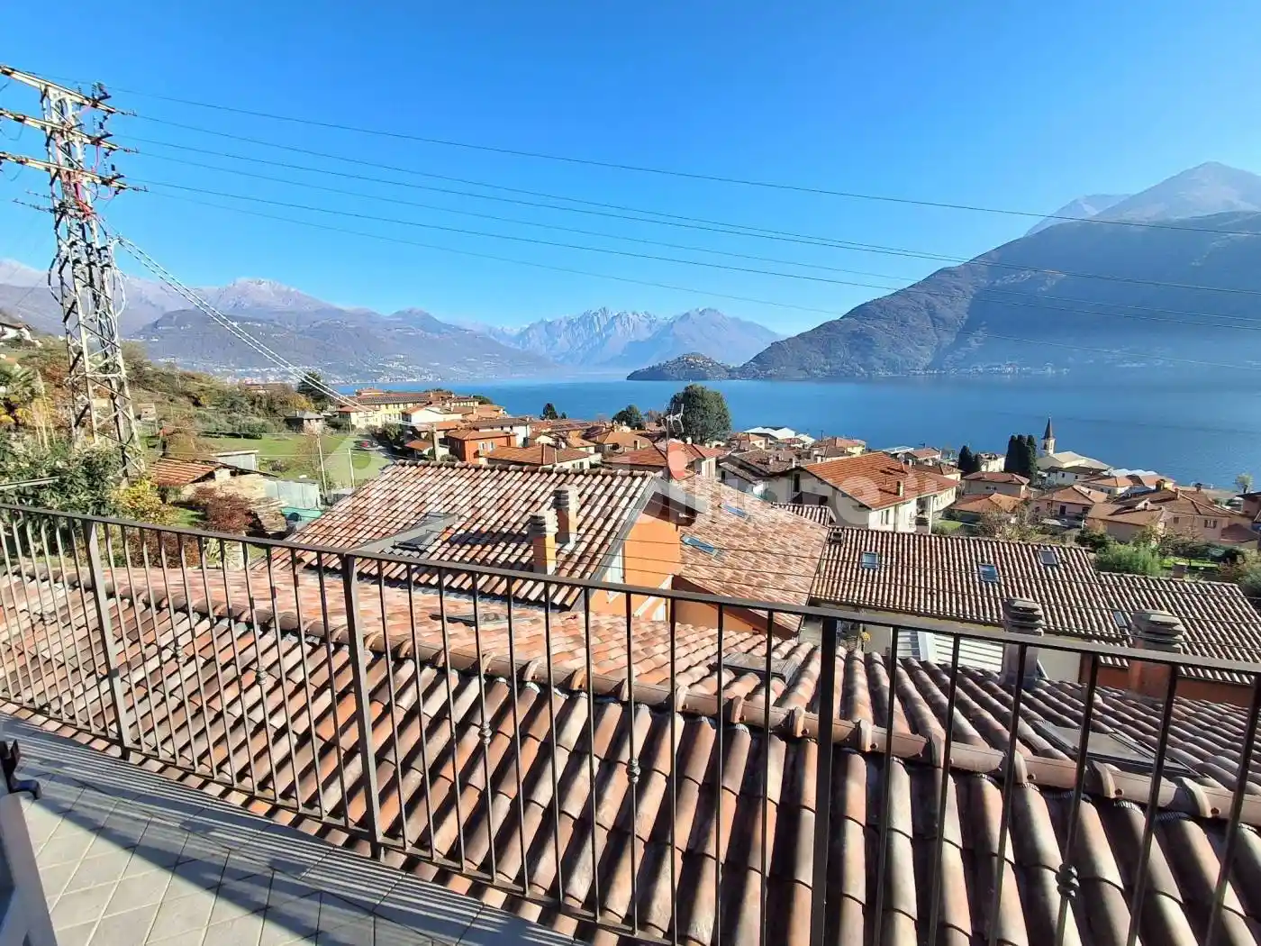 Villa in vendita a Pianello del Lario