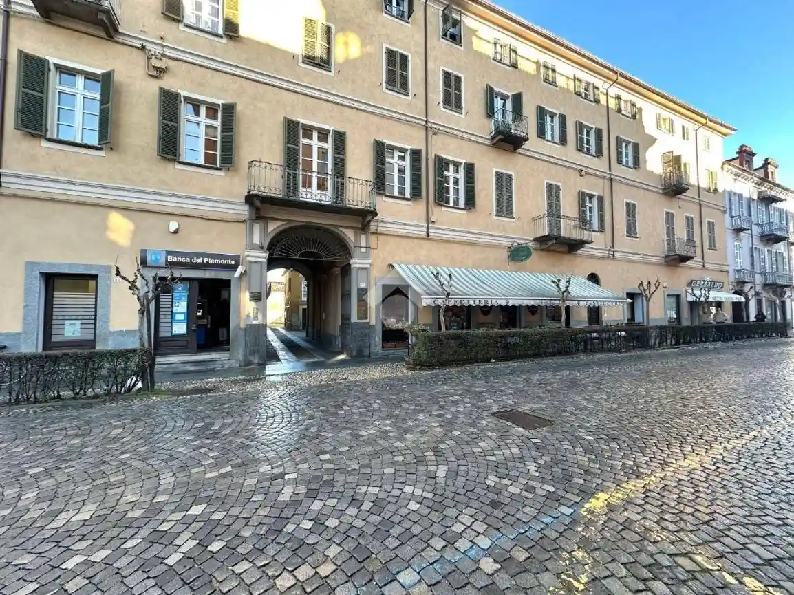 Palazzo - Edificio in vendita a Savigliano