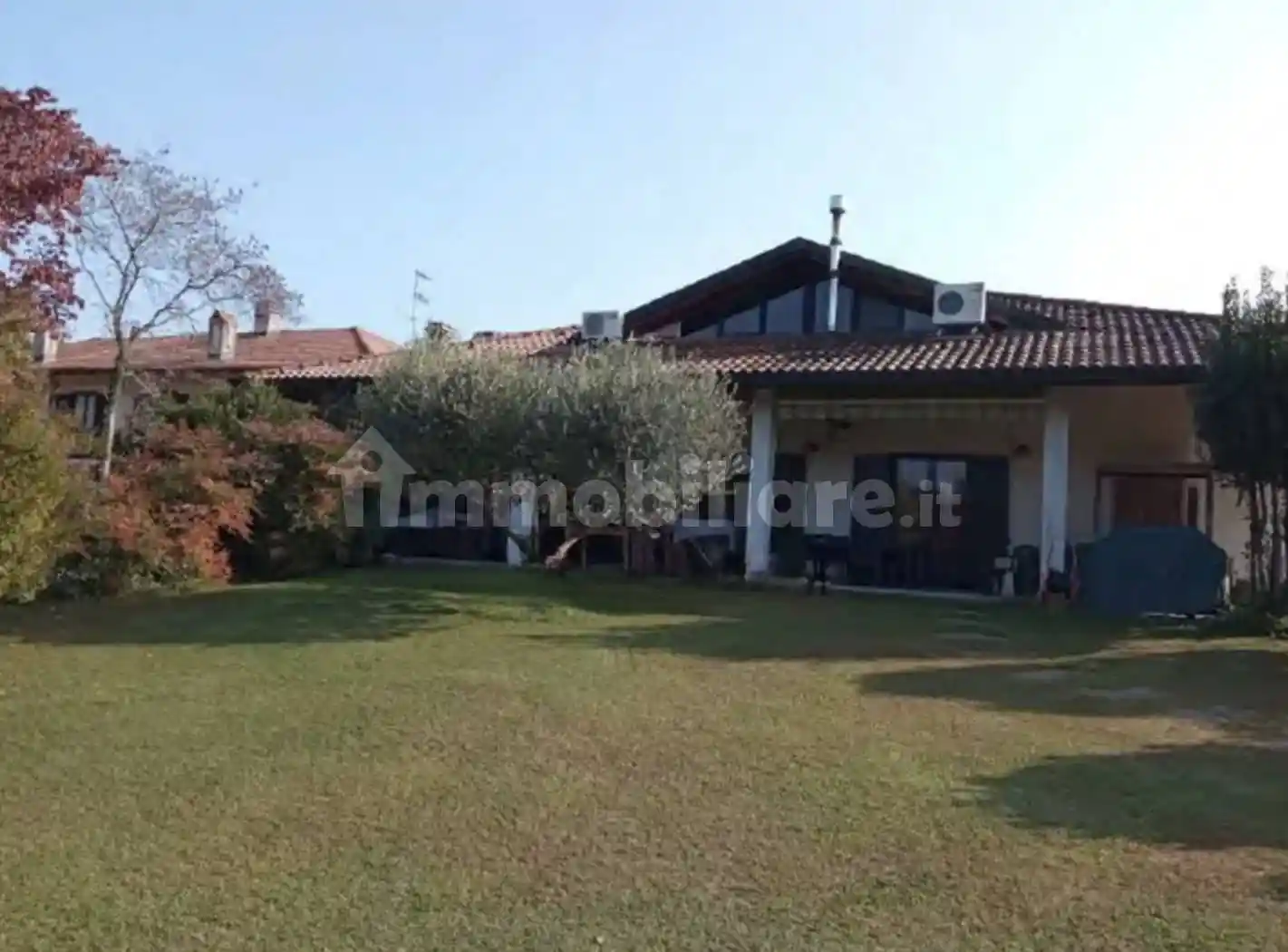 Villa in vendita a Angera
